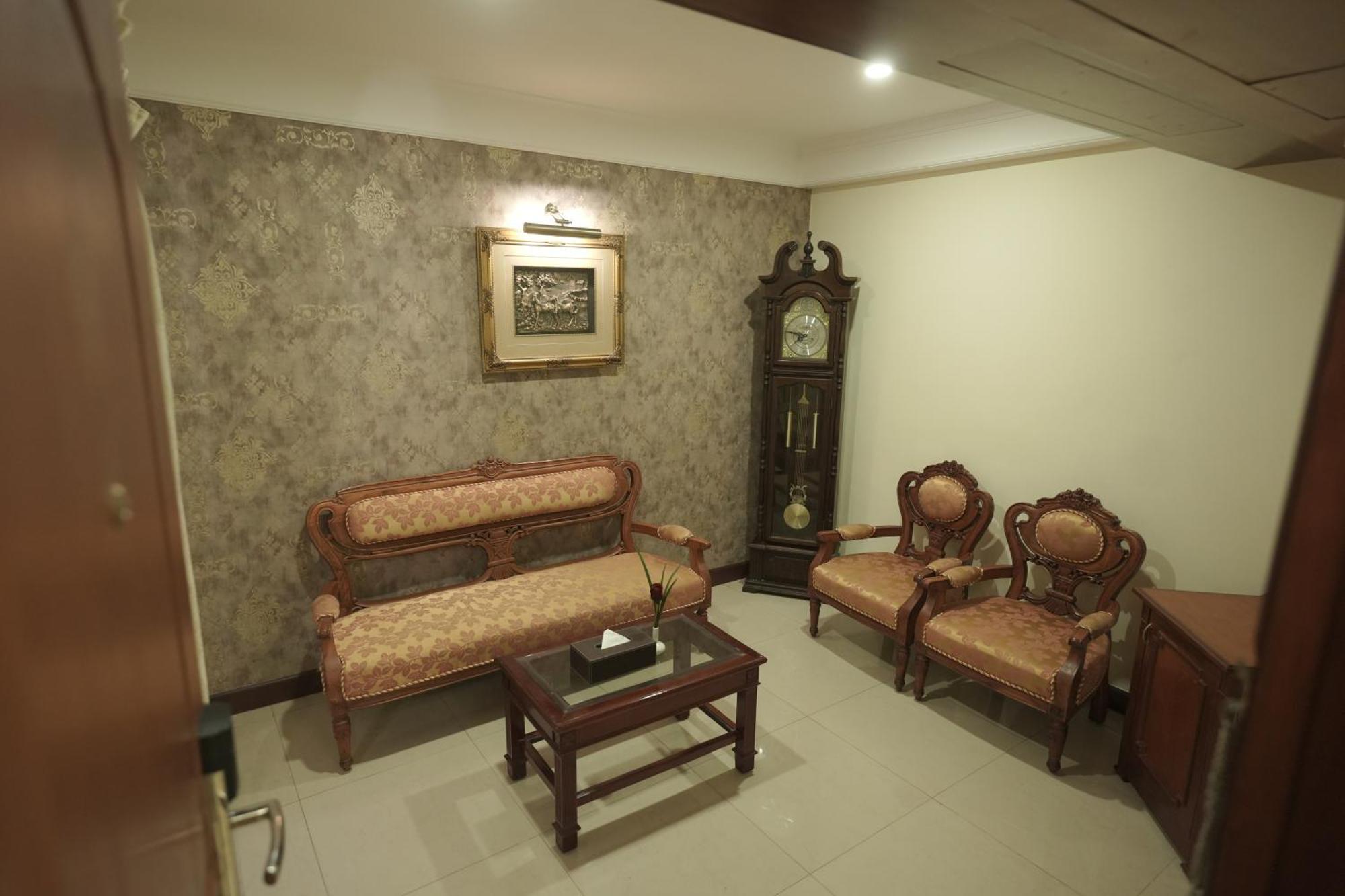 Maurya Rajadhani Thiruvananthapuram Zewnętrze zdjęcie