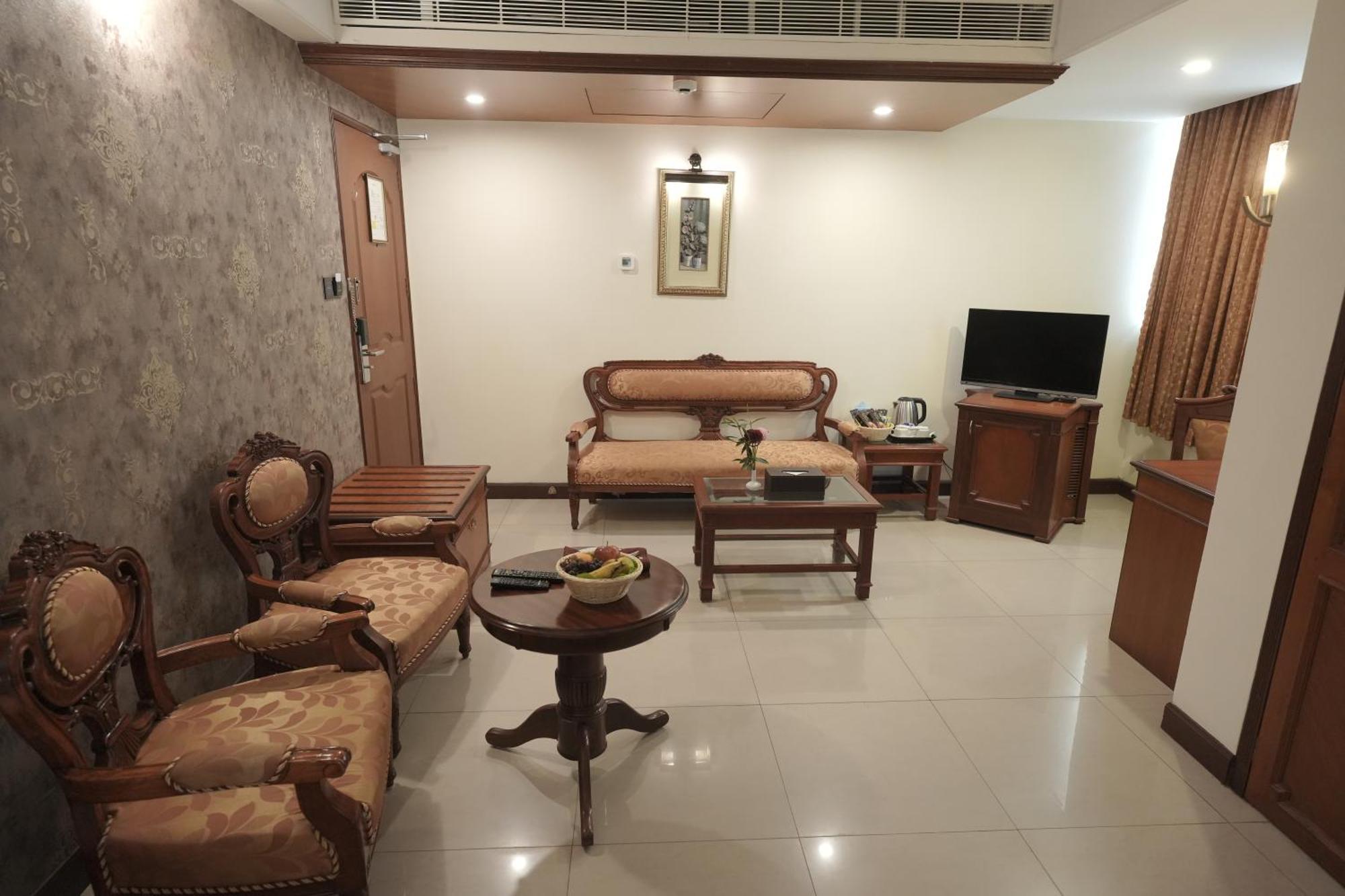 Maurya Rajadhani Thiruvananthapuram Zewnętrze zdjęcie